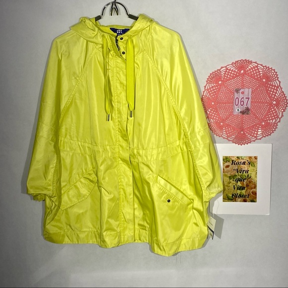 JoyLab Zip-Up Water Resistant Rain Coat Yellow L, 100% Recycled Polyester. - Picture 4 of 16